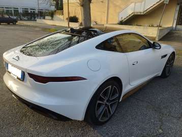 F-Type Coupe 2.0 i4 R-Dynamic Black rwd 300cv auto