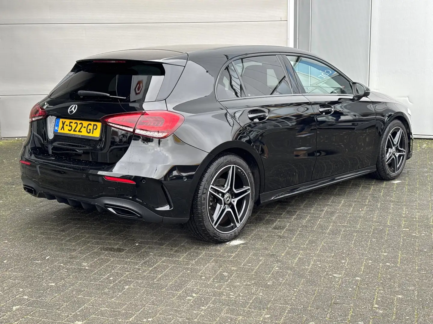 Mercedes-Benz A 200 AMG Line Carplay/Sound/Night Pakket/Lage Km-stand! Schwarz - 2