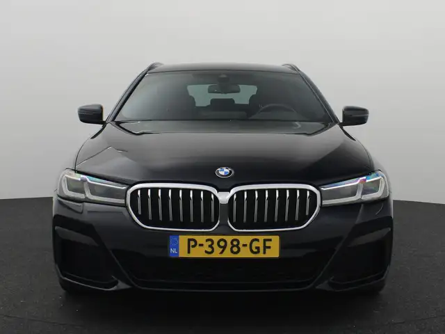 BMW 5 Series view 18