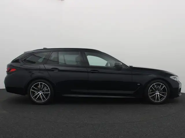 BMW 5 Series view 16