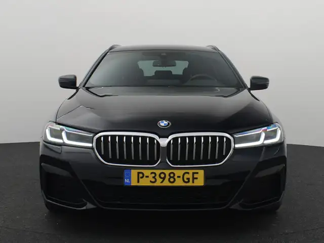 BMW 5 Series view 21