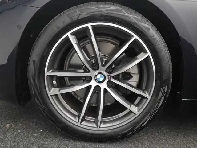 BMW 5 Series view 5