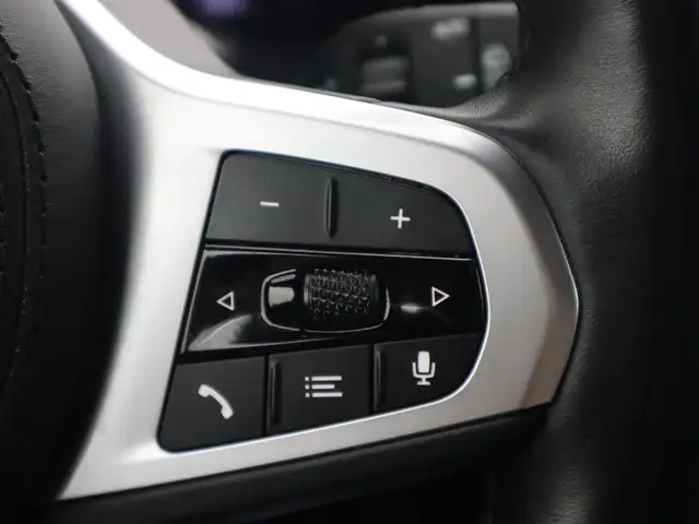 BMW 5 Series view 26