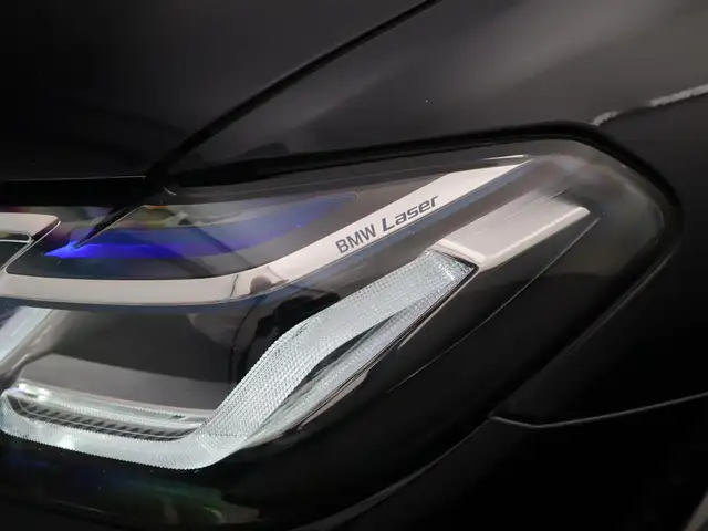 BMW 5 Series view 13