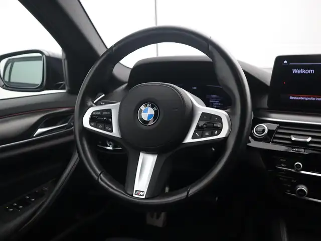 BMW 5 Series view 24