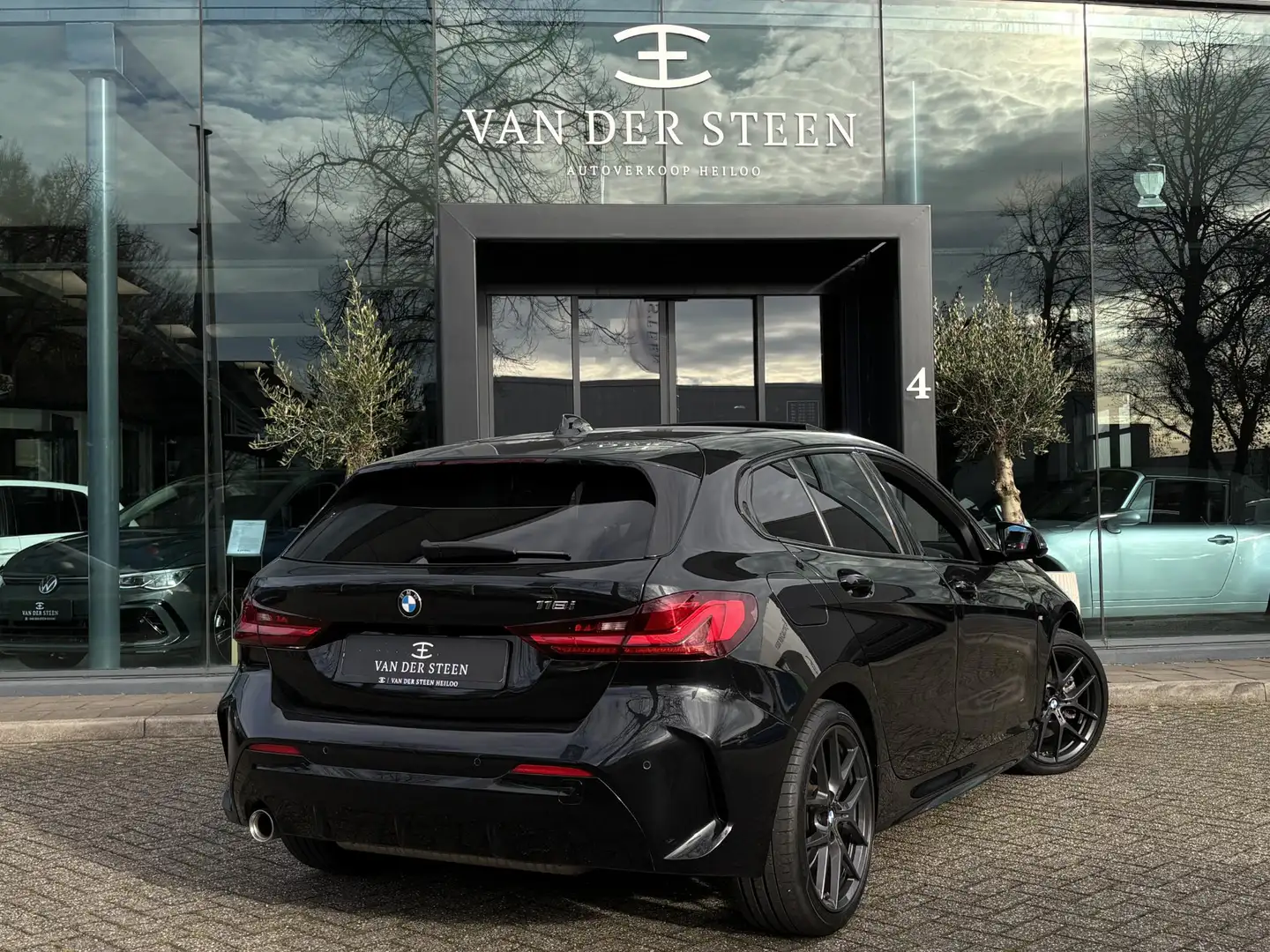 BMW 118 1-serie 118i High Executive M Sport | H/K | NL Aut Noir - 2