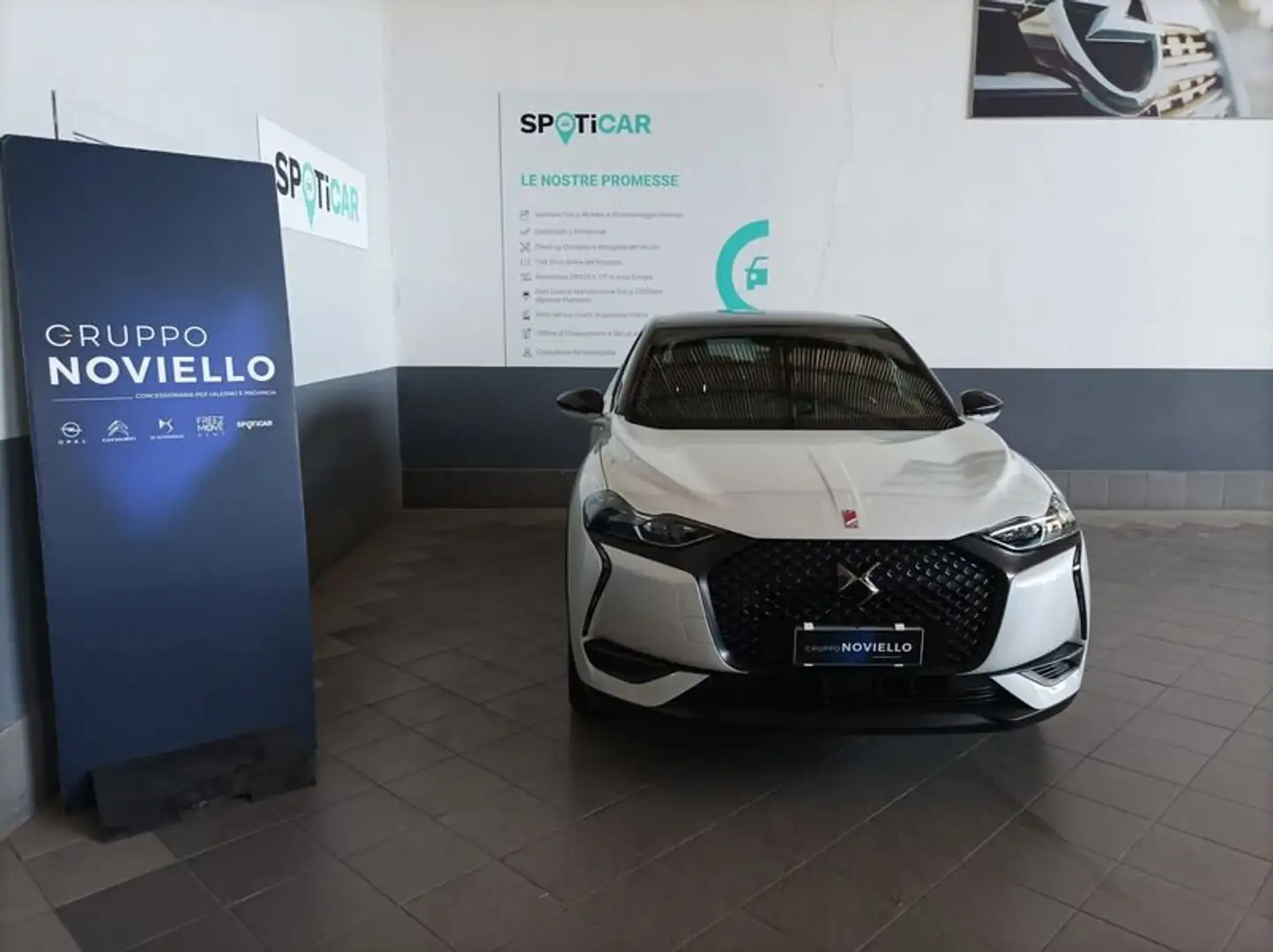 DS Automobiles DS 3 Crossback BlueHDi 100 Performance Line Bianco - 2