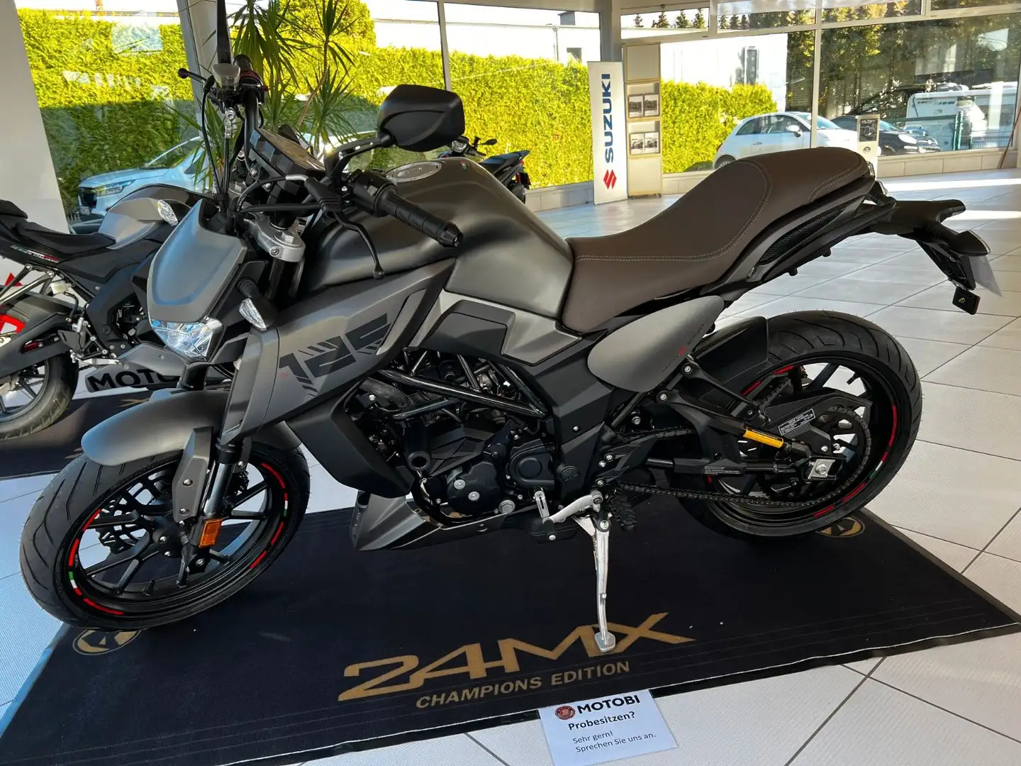 Motobi DL 125 Naked - ABS -  EFI - Euro 5 Šedá - 1