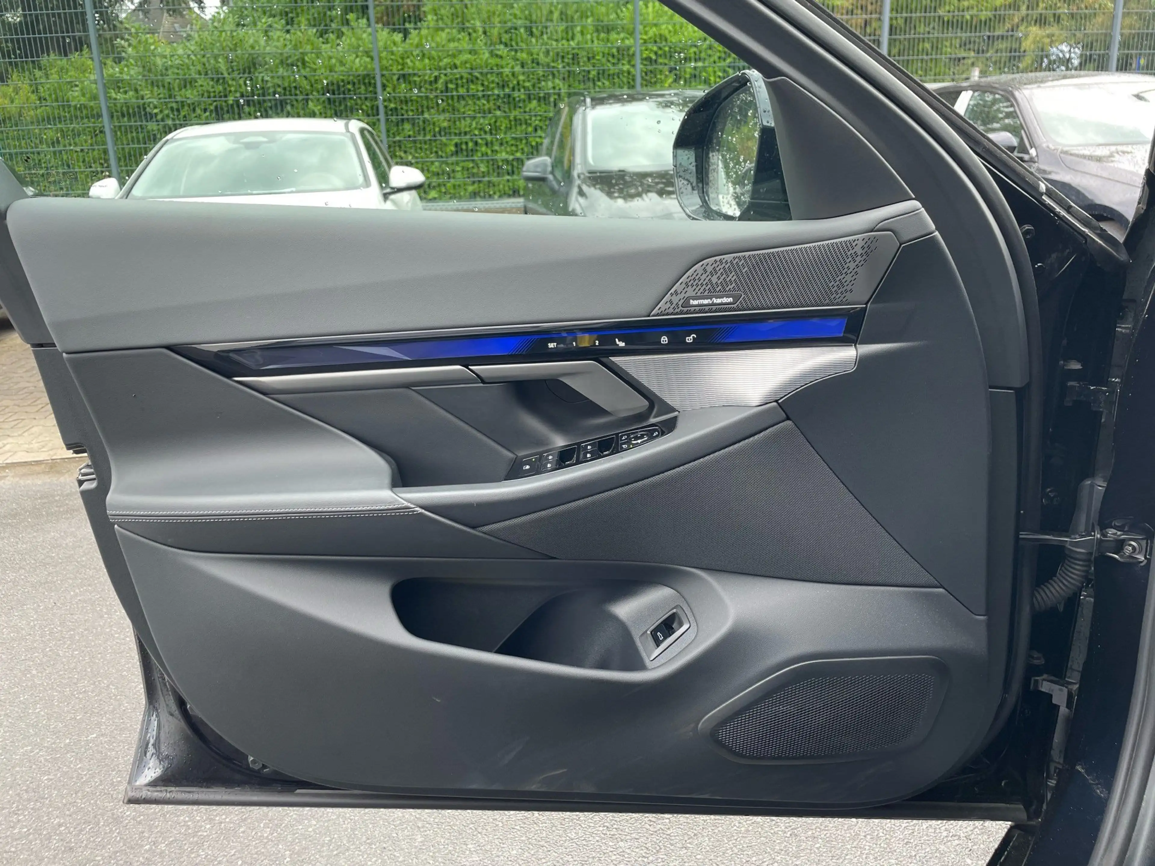 BMW 550 e xDrive Tour M Sport || AHK Pano H&K HUD — photo 7