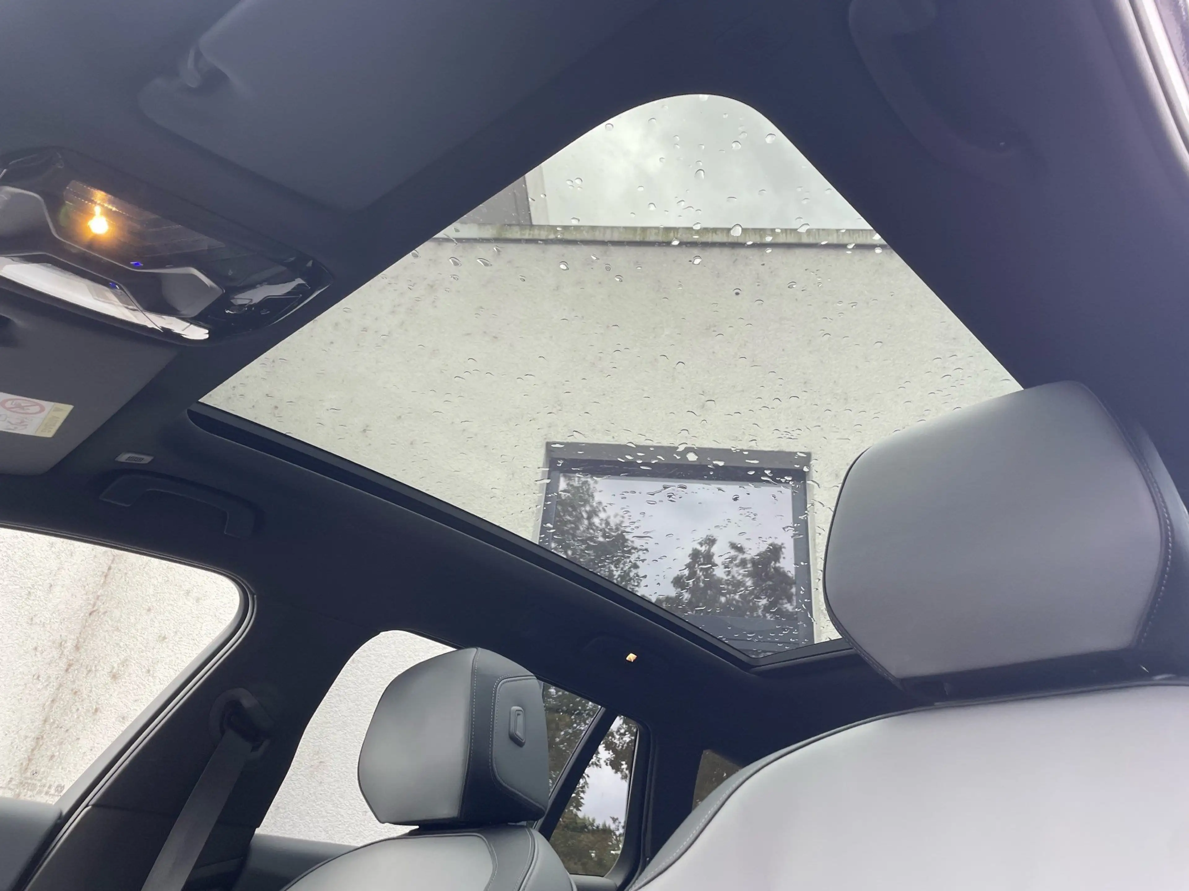 BMW 550 e xDrive Tour M Sport || AHK Pano H&K HUD — photo 11