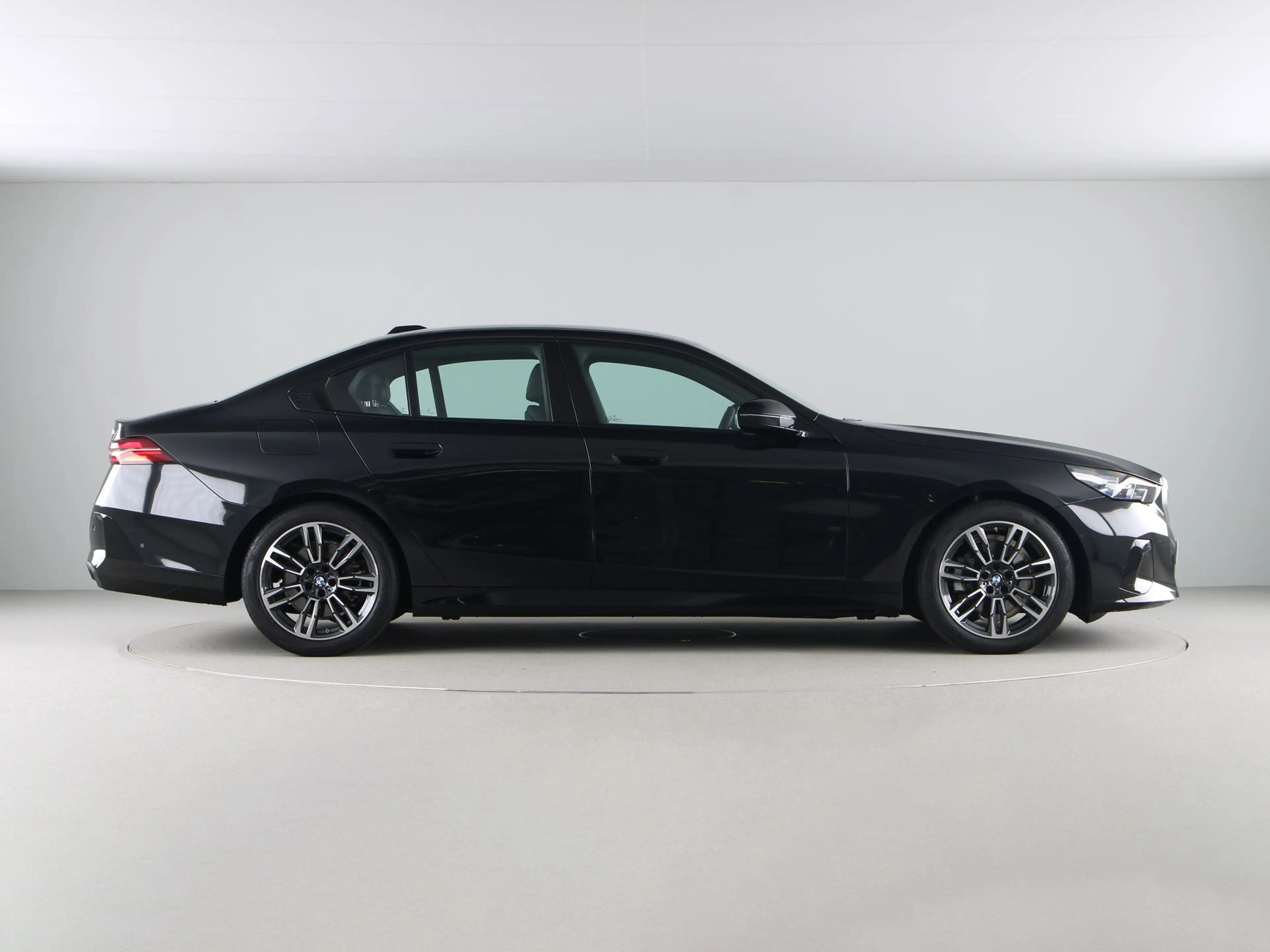 BMW 520 5 Serie 520i Sedan M-Sport — photo 8