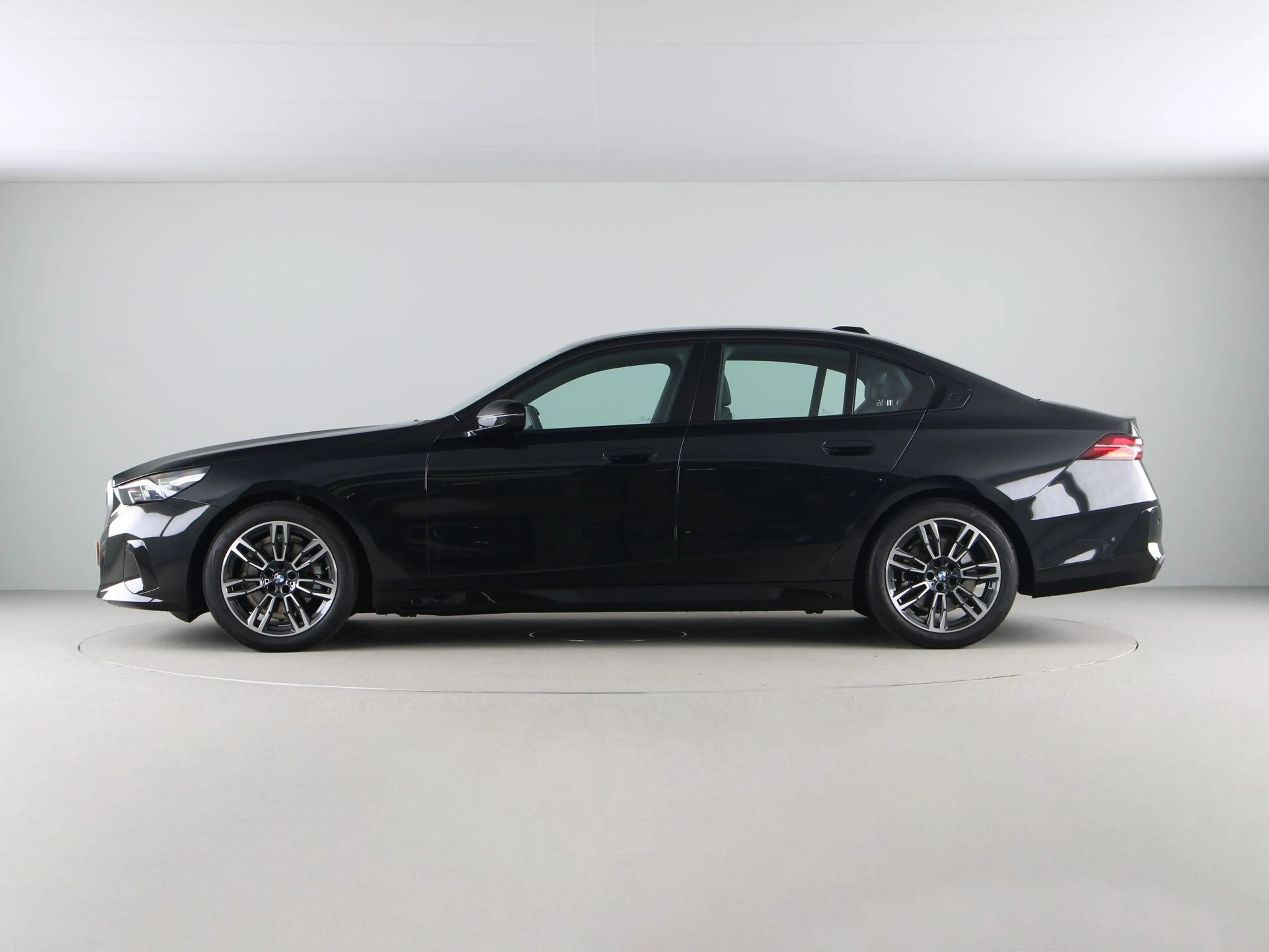 BMW 520 5 Serie 520i Sedan M-Sport — photo 12