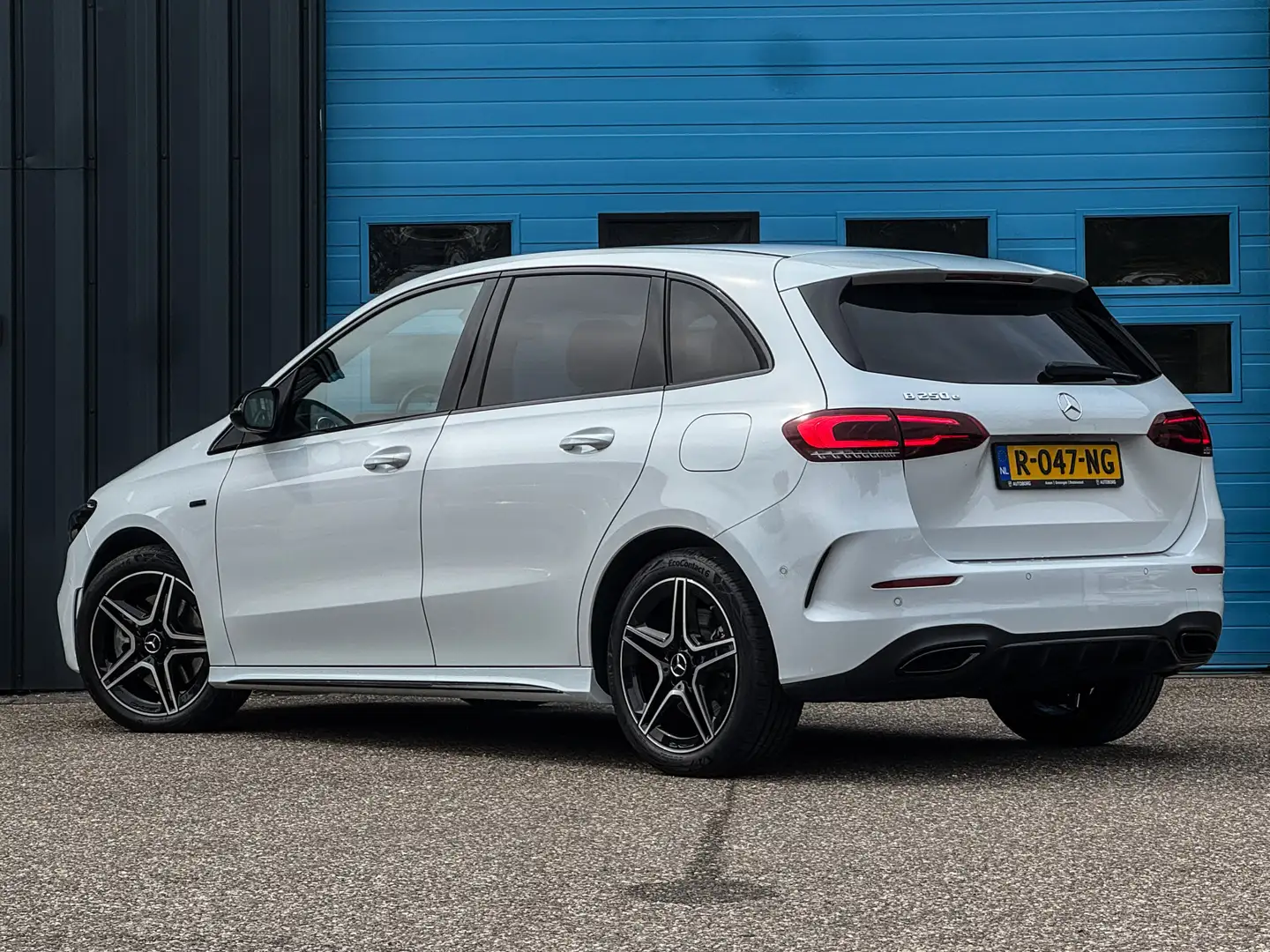 Mercedes-Benz B 250 e Business Solution AMG Limited Prijs Inclusief On Wit - 2