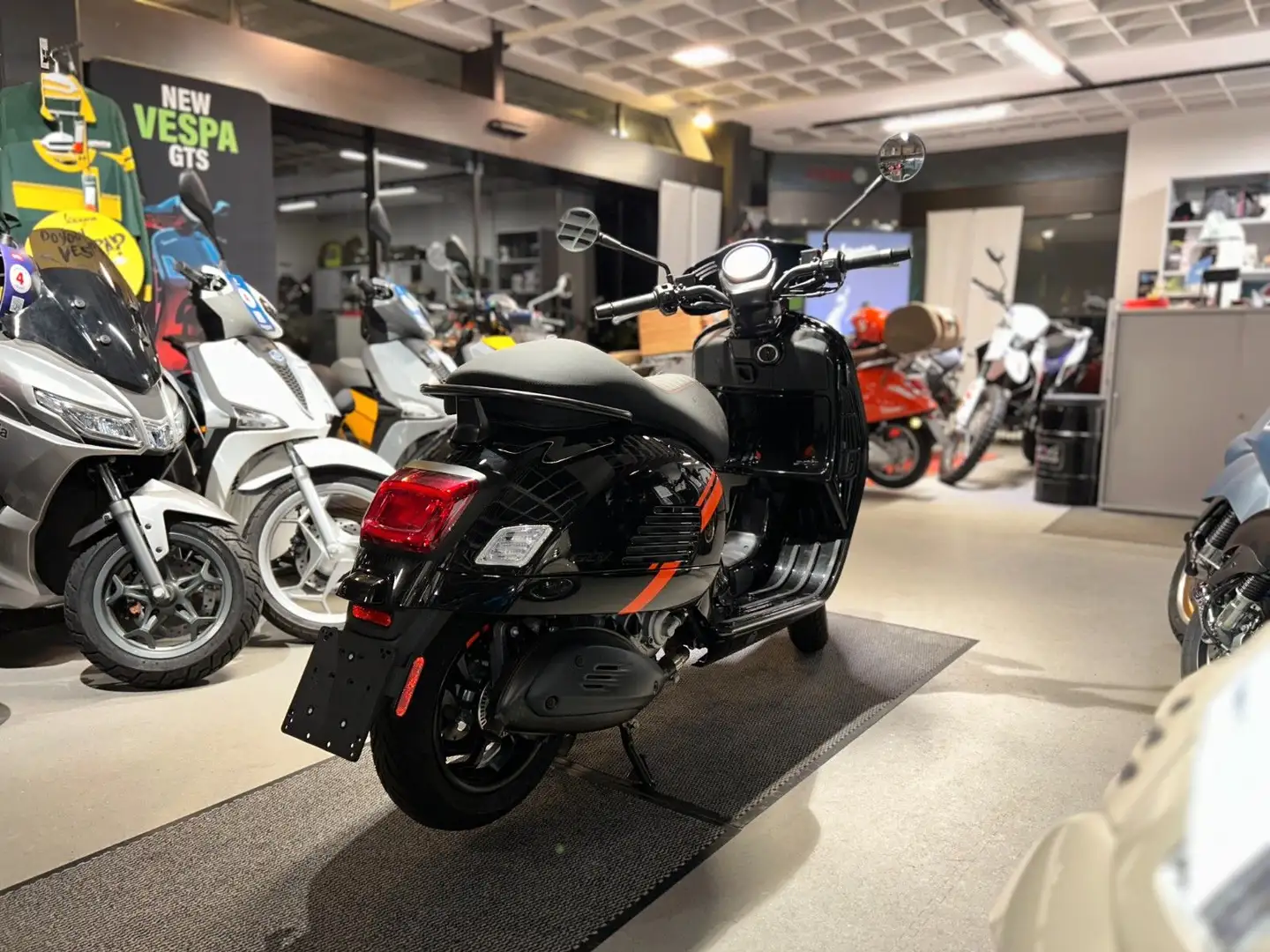 Vespa GTV 300 schwarz -Tageszul/ Sonderpreis Zwart - 2