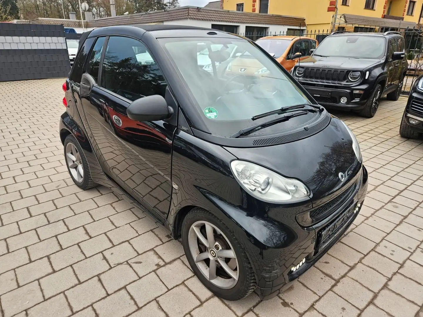 smart forTwo fortwo cabrio Micro Hybrid Drive 52kW Schwarz - 1