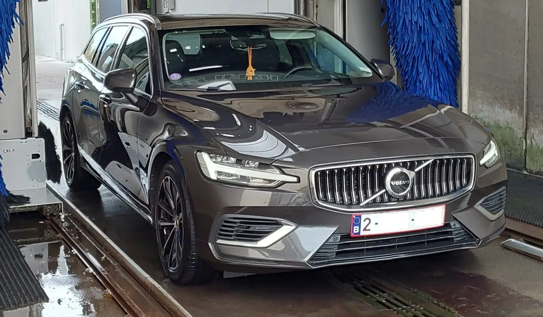 Volvo V60 V60 T6 AWD Recharge Core Grijs - 1