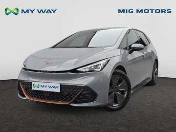 Business+ Edition (204pk) 58 kWh /// Achteruitrijcamera /// Twee laadkabels /// Wireless charging ///