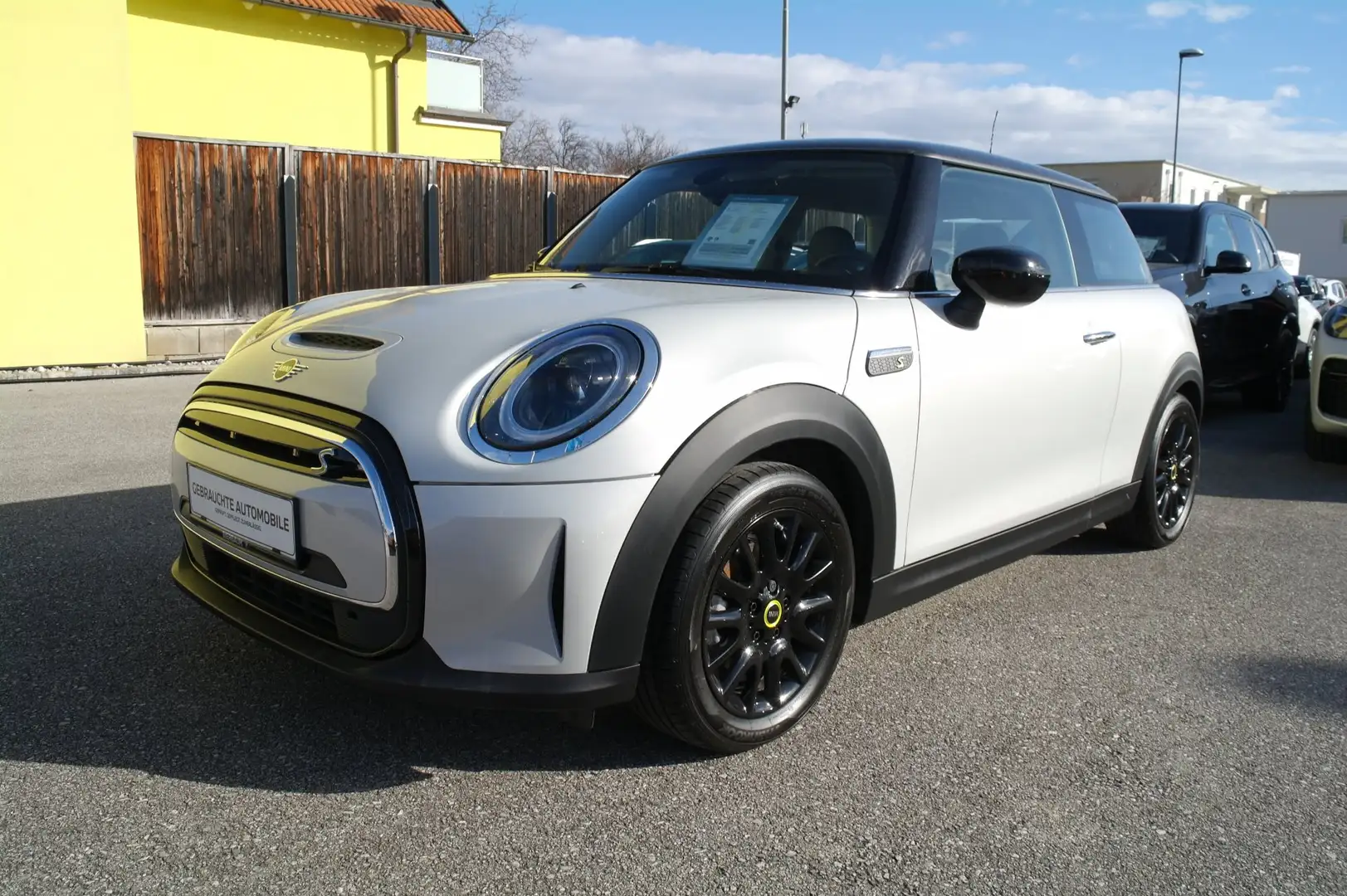 MINI Cooper SE Silber - 1