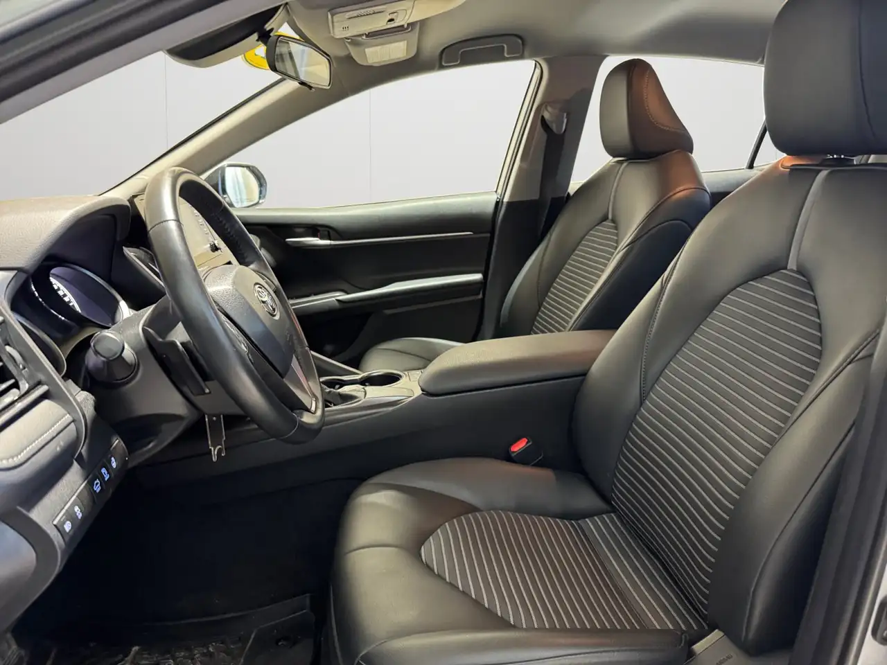 Toyota Camry снимка Toyota Camry
