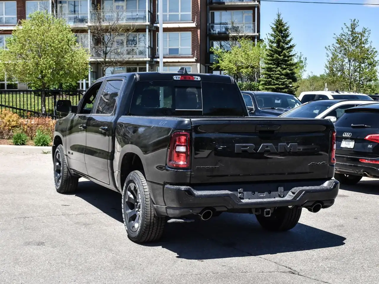 RAM 1500 снимка RAM 1500