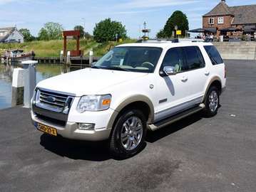 4.6 V8 Eddie Bauer 4WD | Youngtimer | 7-zits