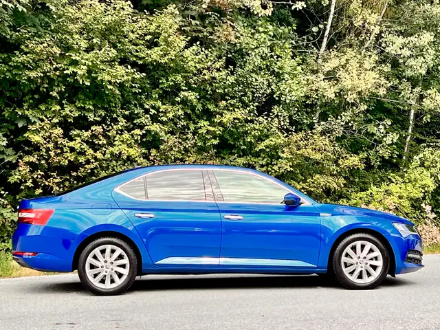 Skoda Superb view 3