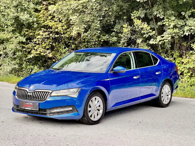 Skoda Superb view 4
