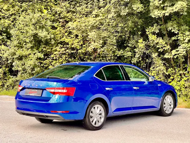 Skoda Superb view 5