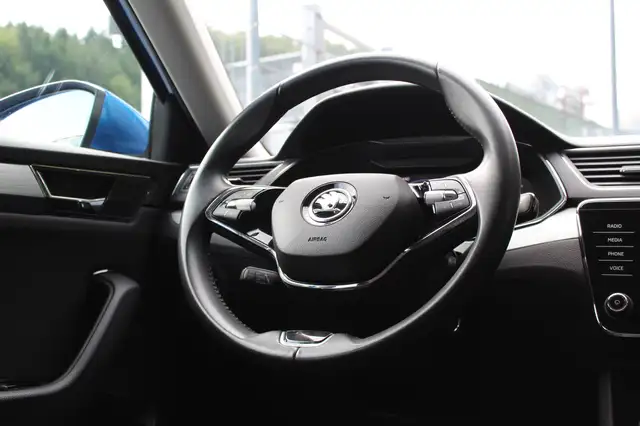 Skoda Superb view 9
