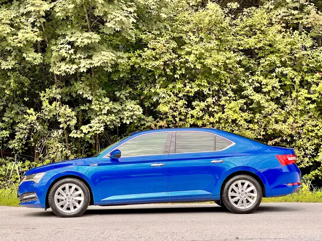 Skoda Superb view 6