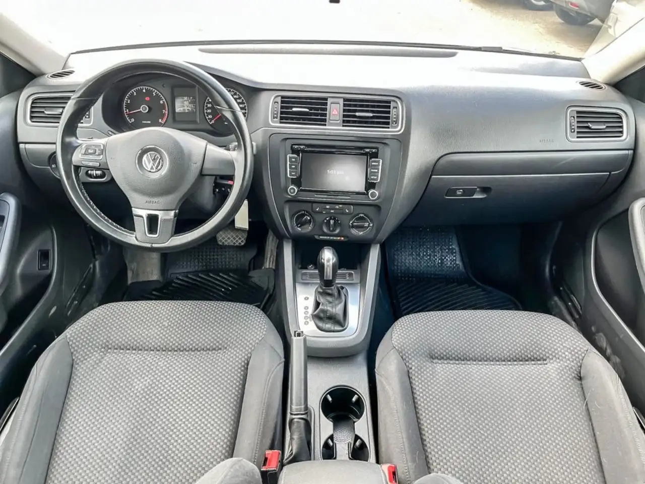 Volkswagen Jetta снимка Volkswagen Jetta
