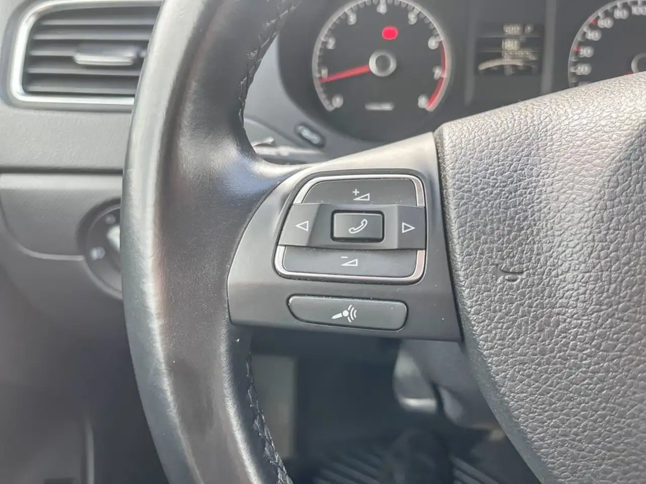 Volkswagen Jetta снимка Volkswagen Jetta