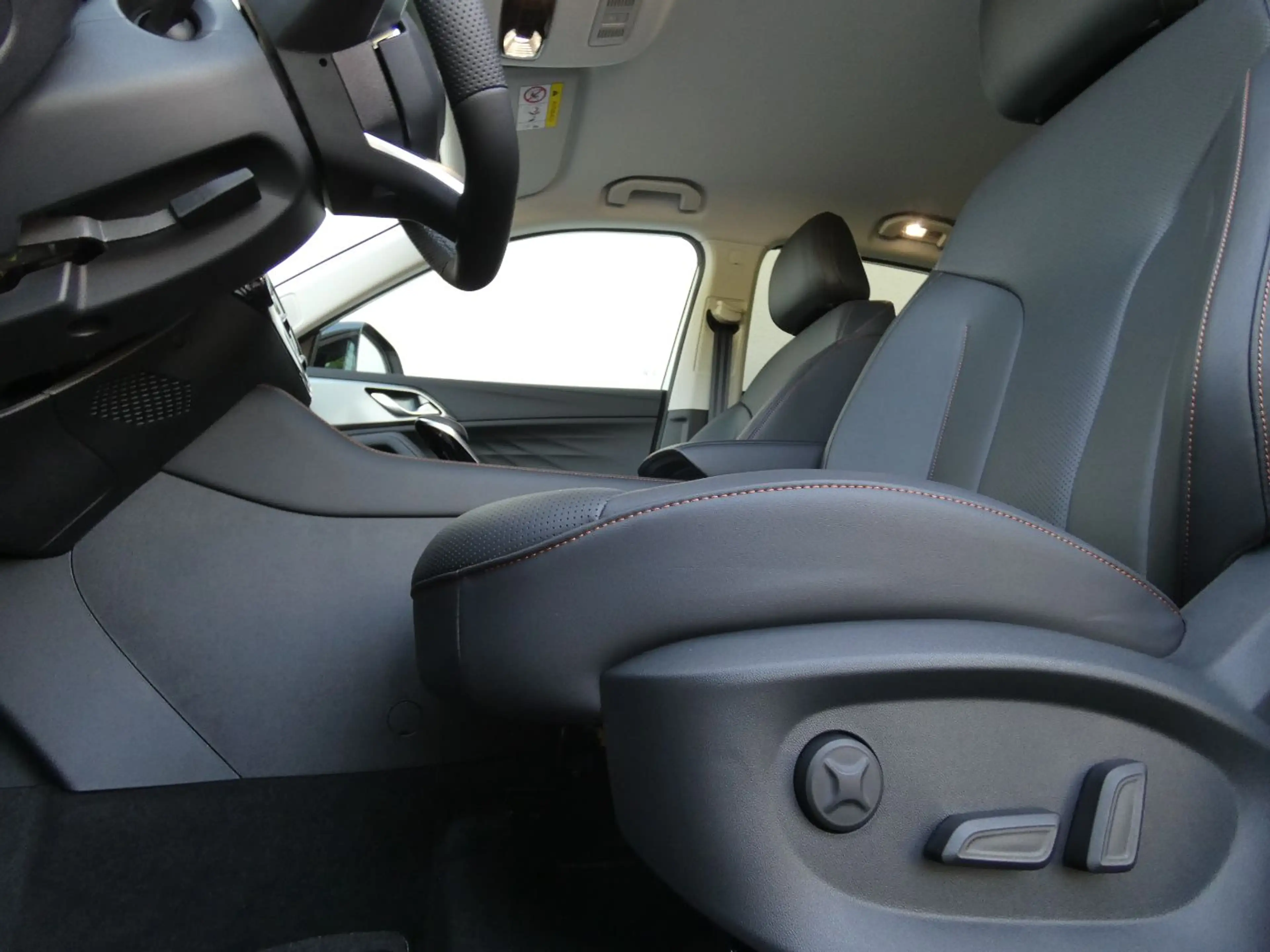 MG HS Hybrid+ Luxury +360+Distr+LED+SHZ+ALU+ — photo 11