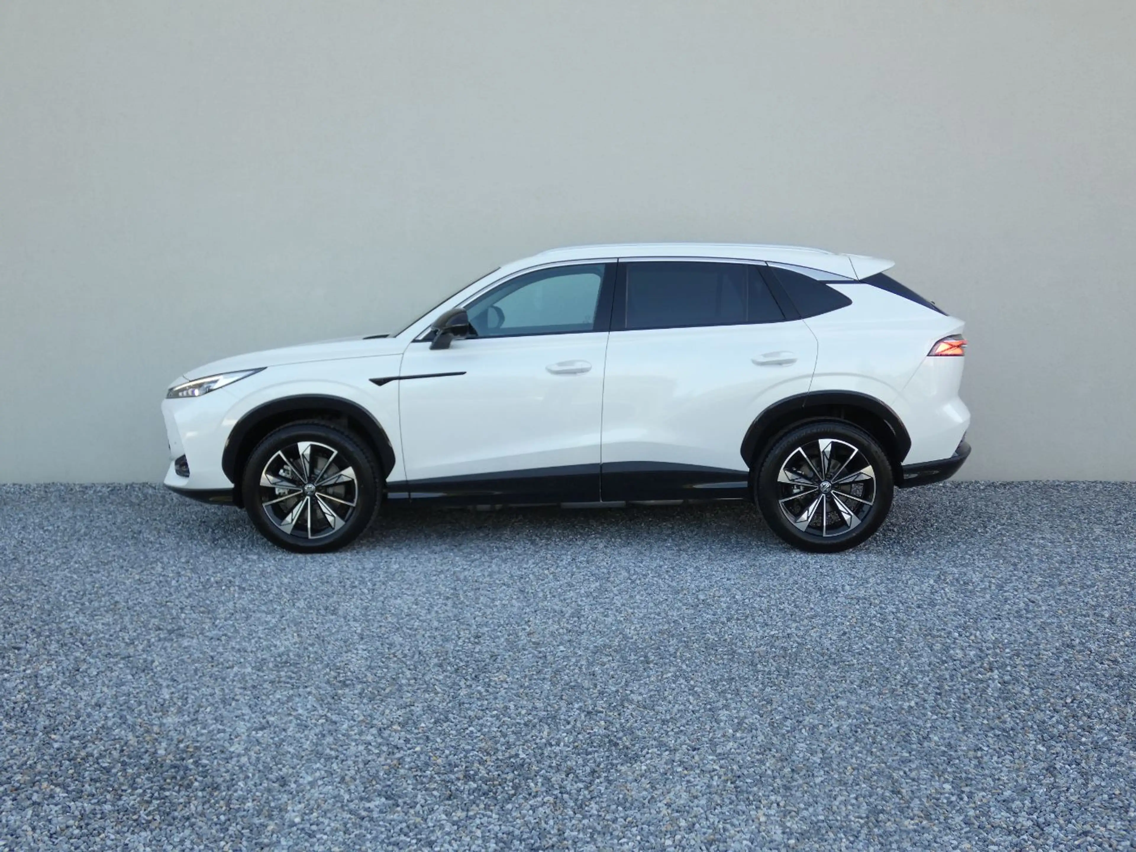 MG HS Hybrid+ Luxury +360+Distr+LED+SHZ+ALU+ — photo 8