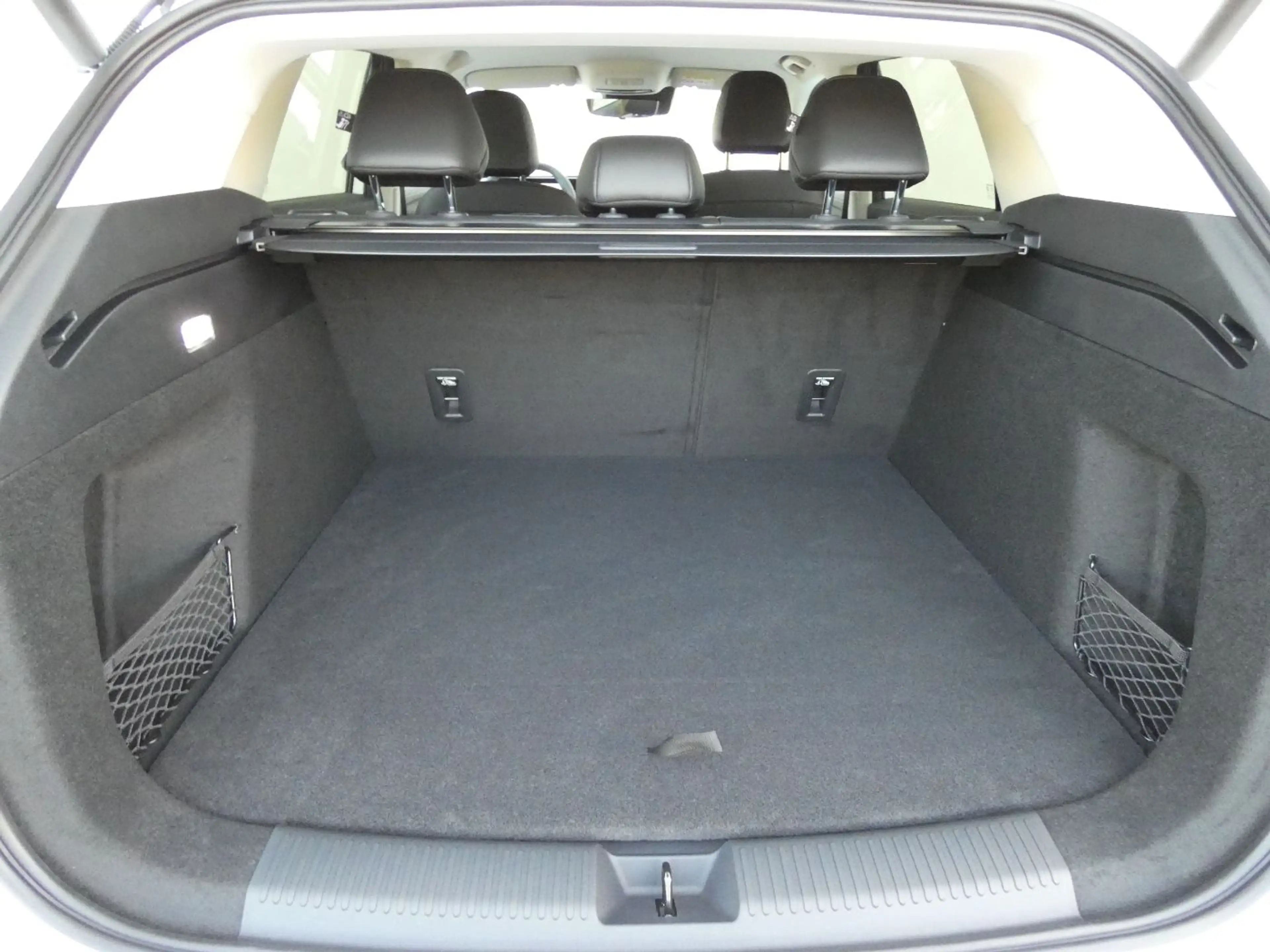 MG HS Hybrid+ Luxury +360+Distr+LED+SHZ+ALU+ — photo 10