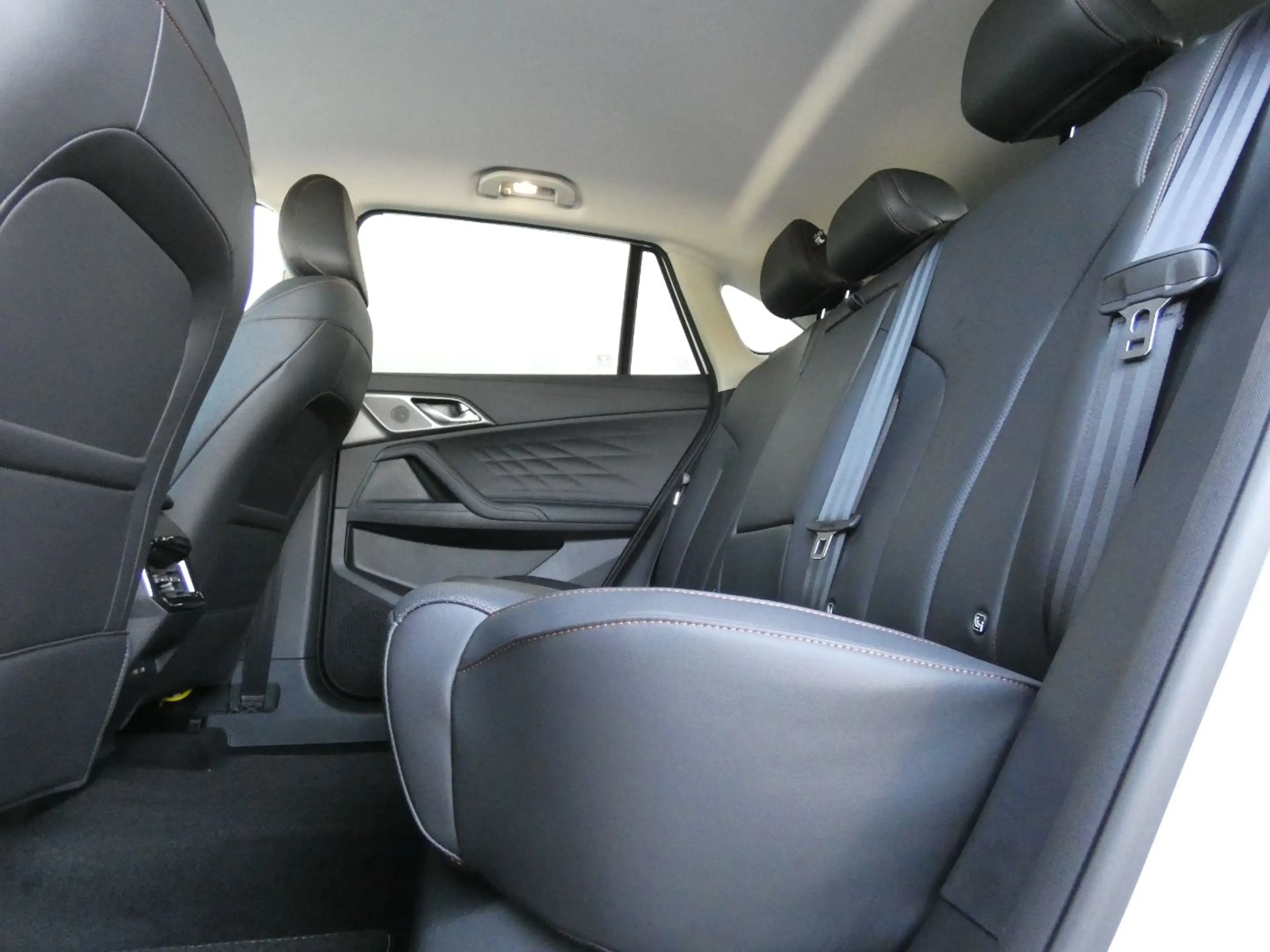 MG HS Hybrid+ Luxury +360+Distr+LED+SHZ+ALU+ — photo 12