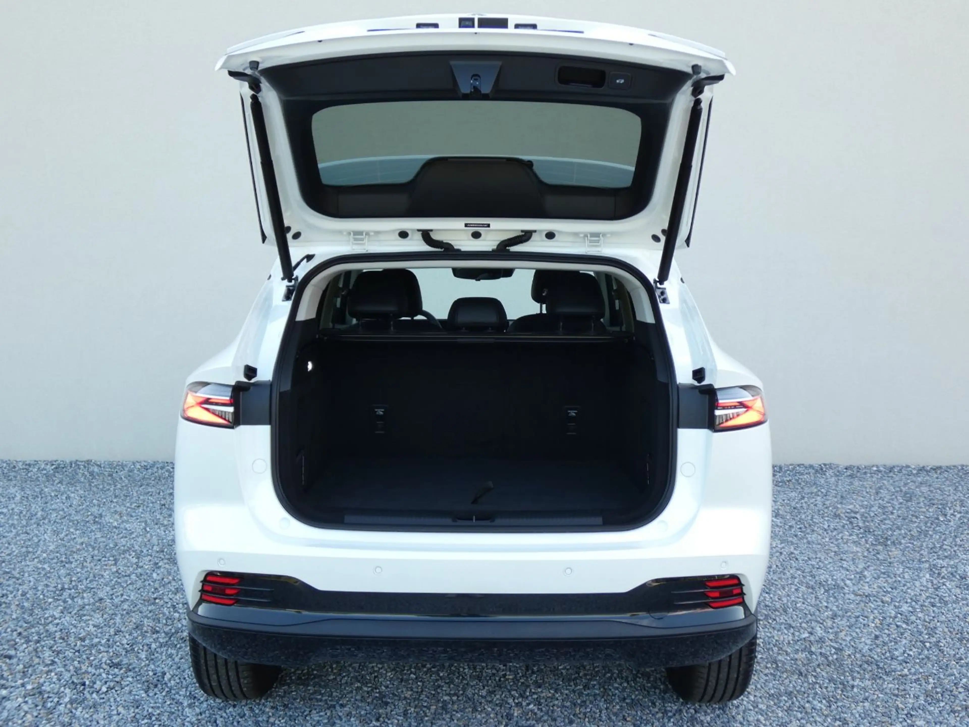 MG HS Hybrid+ Luxury +360+Distr+LED+SHZ+ALU+ — photo 9