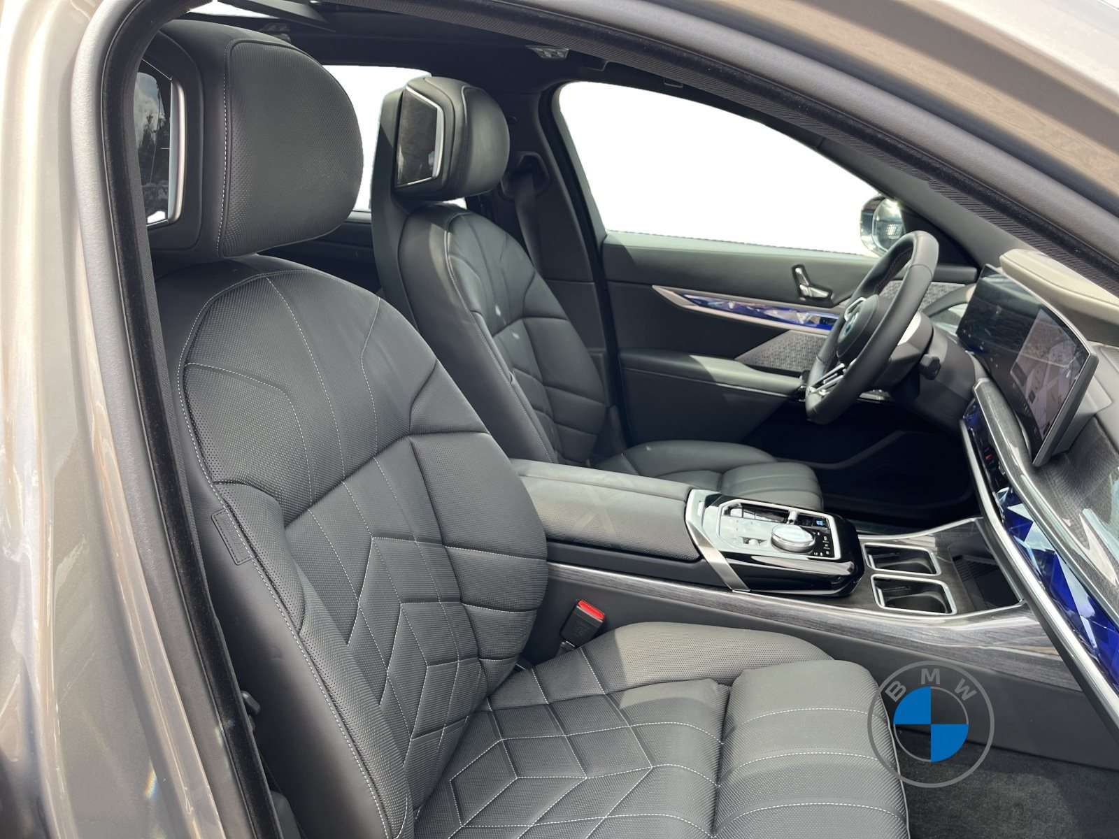 BMW i7