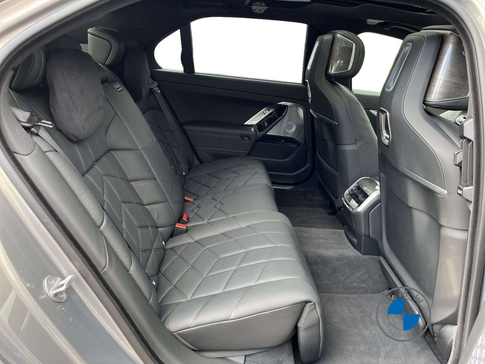 BMW i7