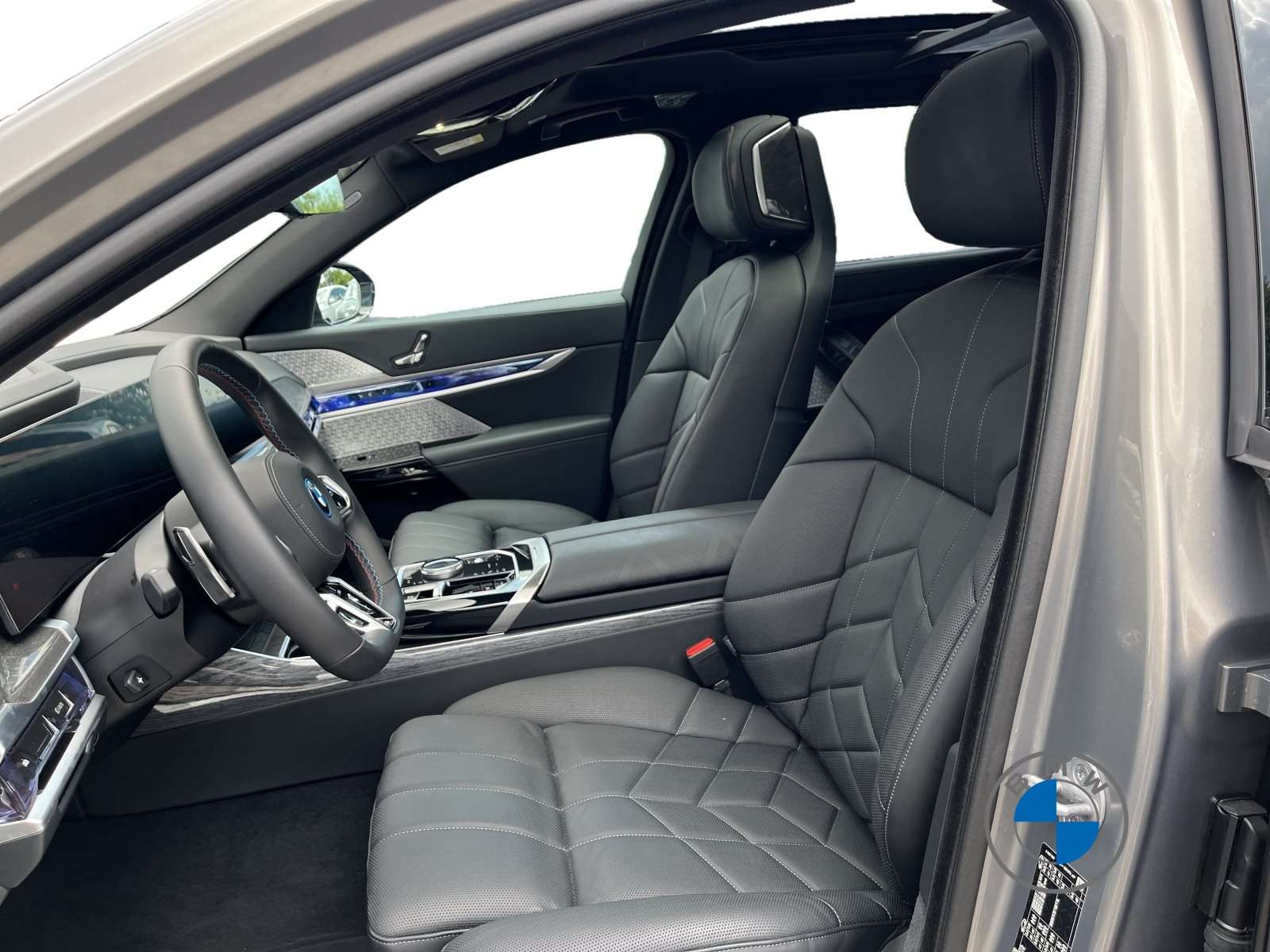 BMW i7