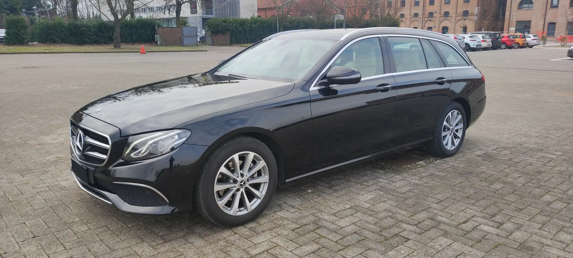 Mercedes-Benz E 220 SW d Premium Plus auto BELLISSIMA Noir - 1