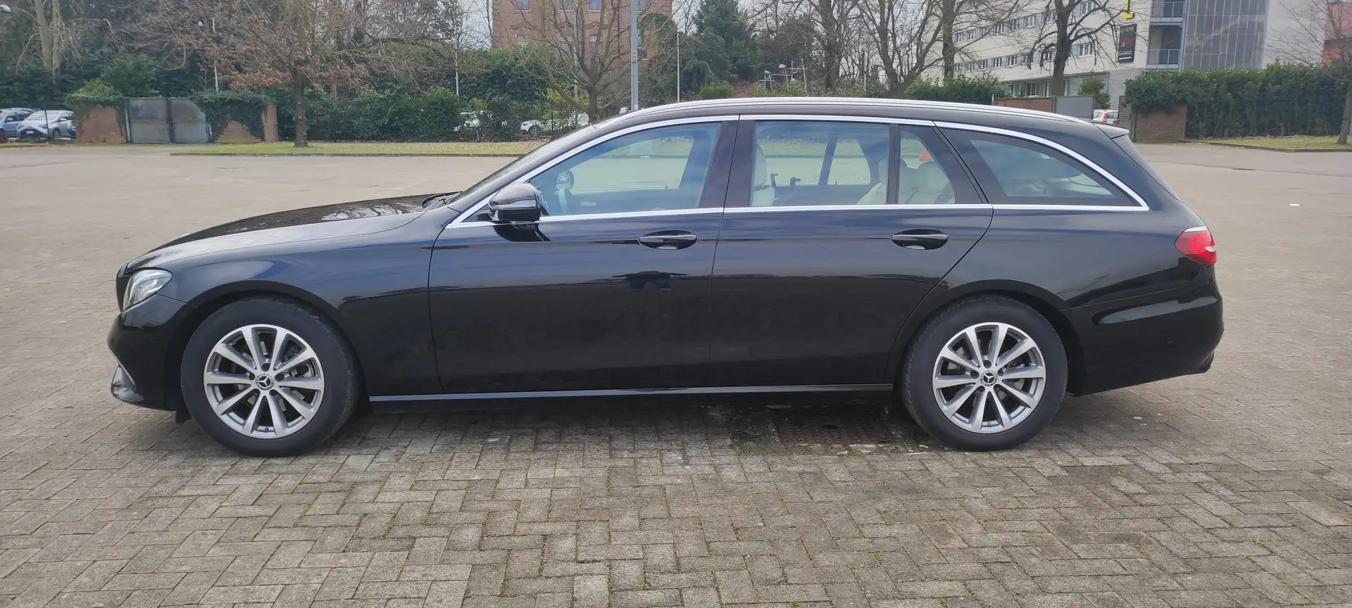 Mercedes-Benz E 220 SW d Premium Plus auto BELLISSIMA Noir - 2