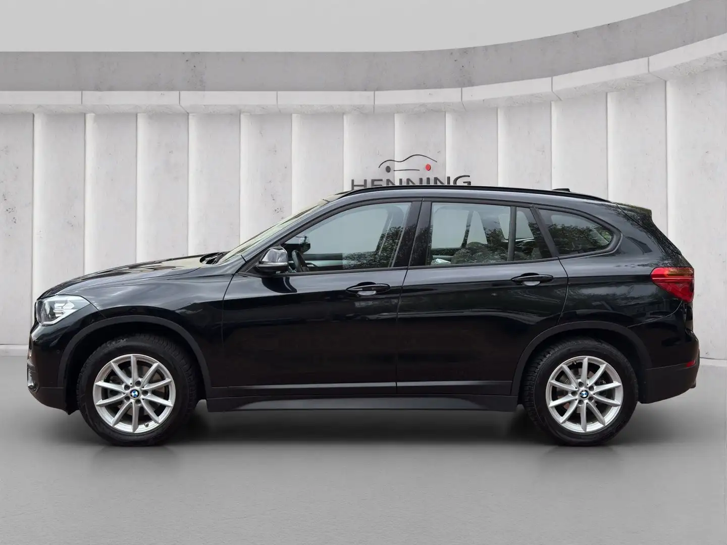 BMW X1 sDrive 18i Navi PDC Sitzheizung Start/Stop Schwarz - 2