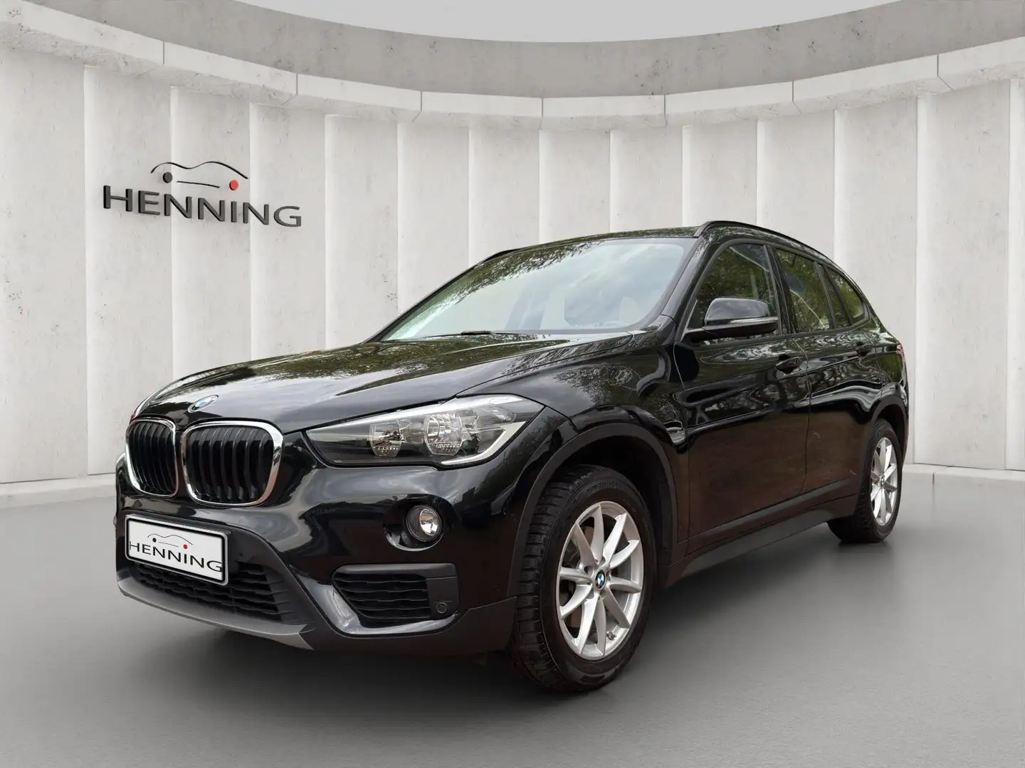 BMW X1 sDrive 18i Navi PDC Sitzheizung Start/Stop Schwarz - 1