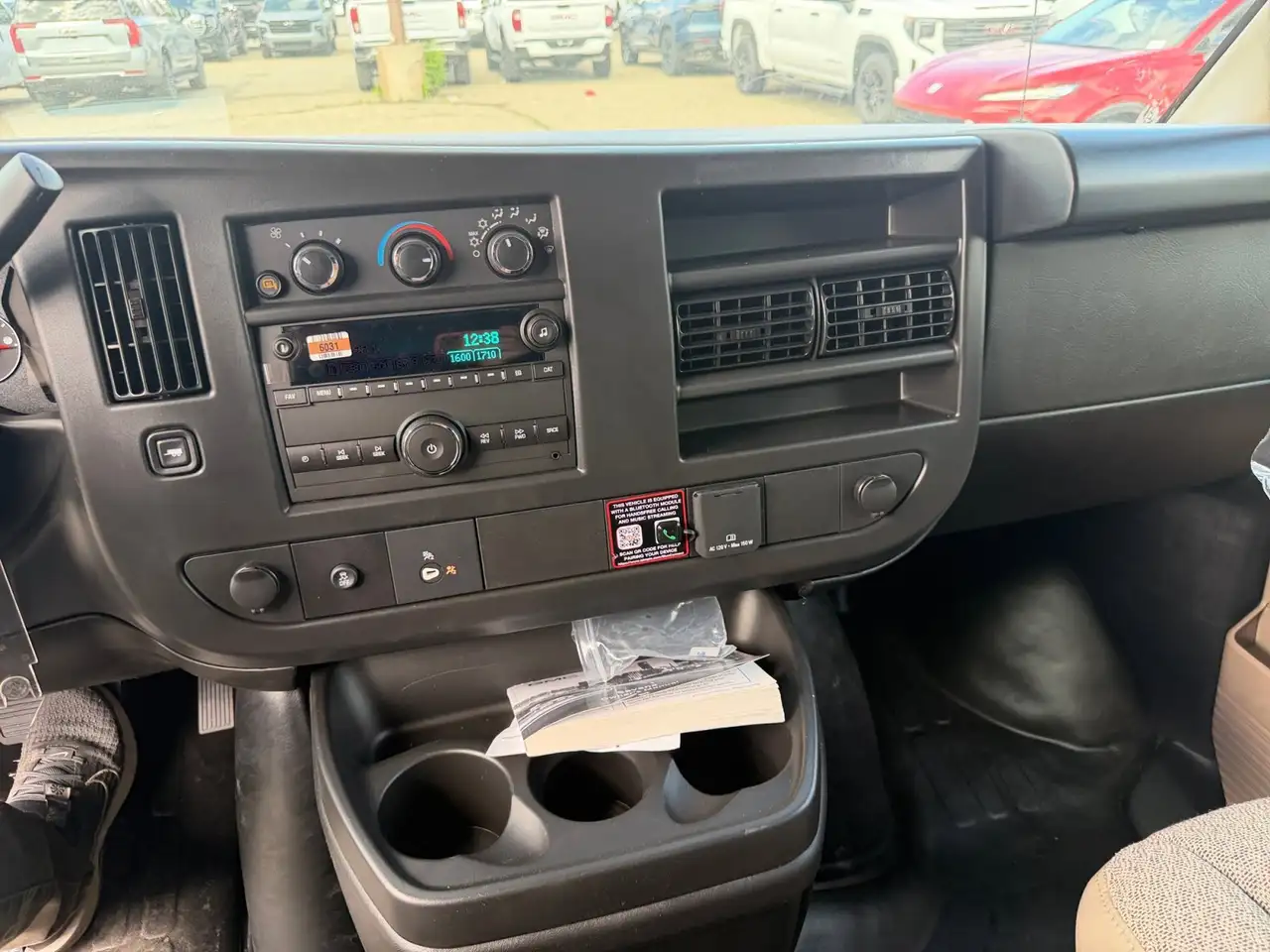 GMC Savana снимка GMC Savana