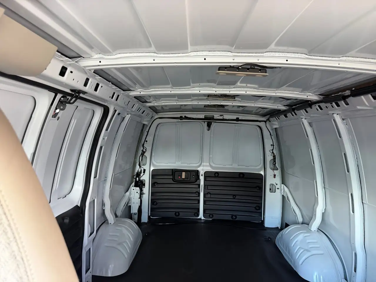 GMC Savana снимка GMC Savana
