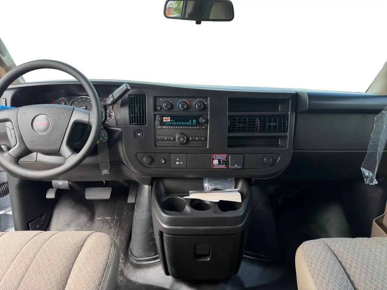 GMC Savana снимка GMC Savana