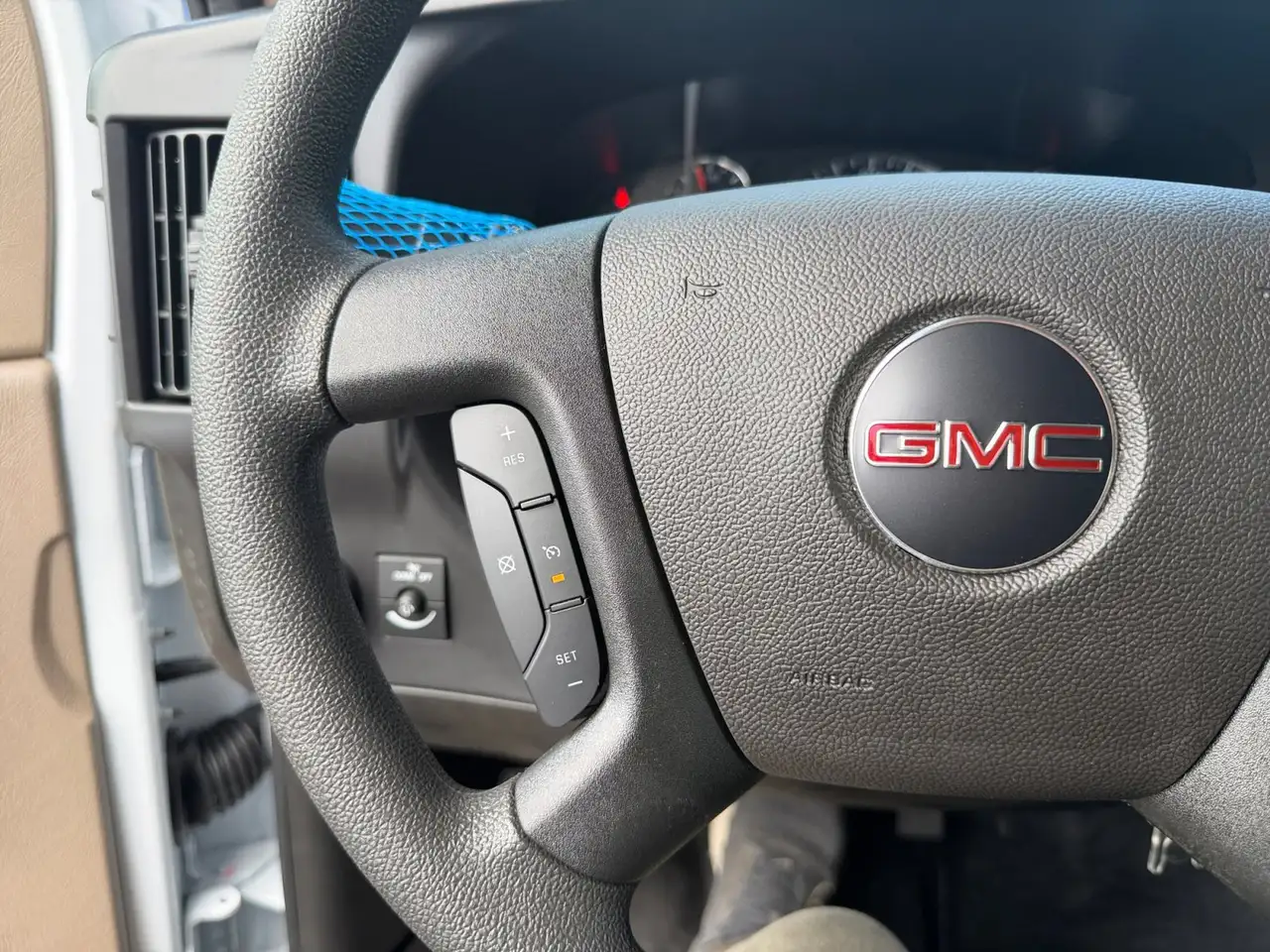 GMC Savana снимка GMC Savana