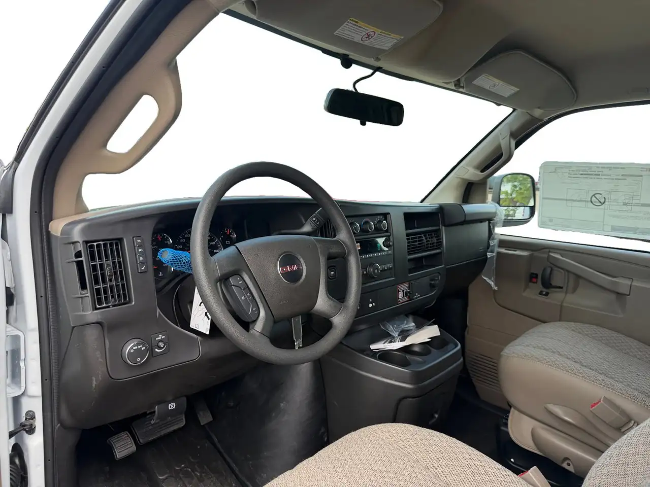 GMC Savana снимка GMC Savana