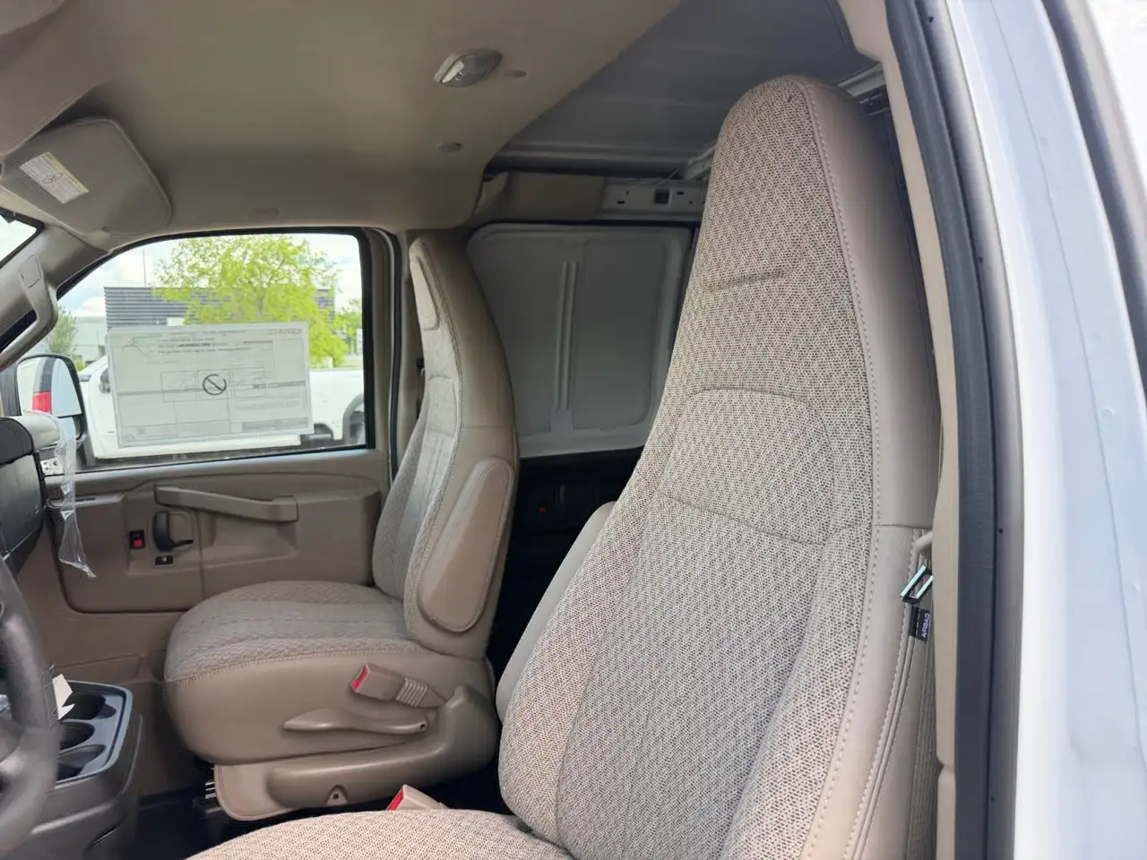 GMC Savana снимка GMC Savana